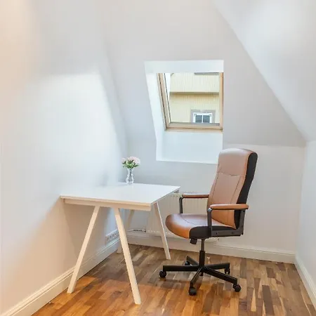 Spacious Family Friendly Apartment, Free Parking