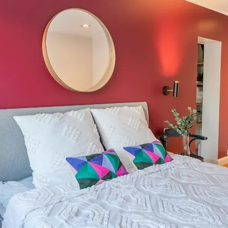 Spacious Family Friendly Apartment, Free Parking Διαμέρισμα *