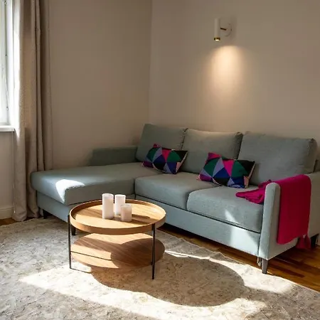 Spacious Family Friendly Apartment, Free Parking Διαμέρισμα *